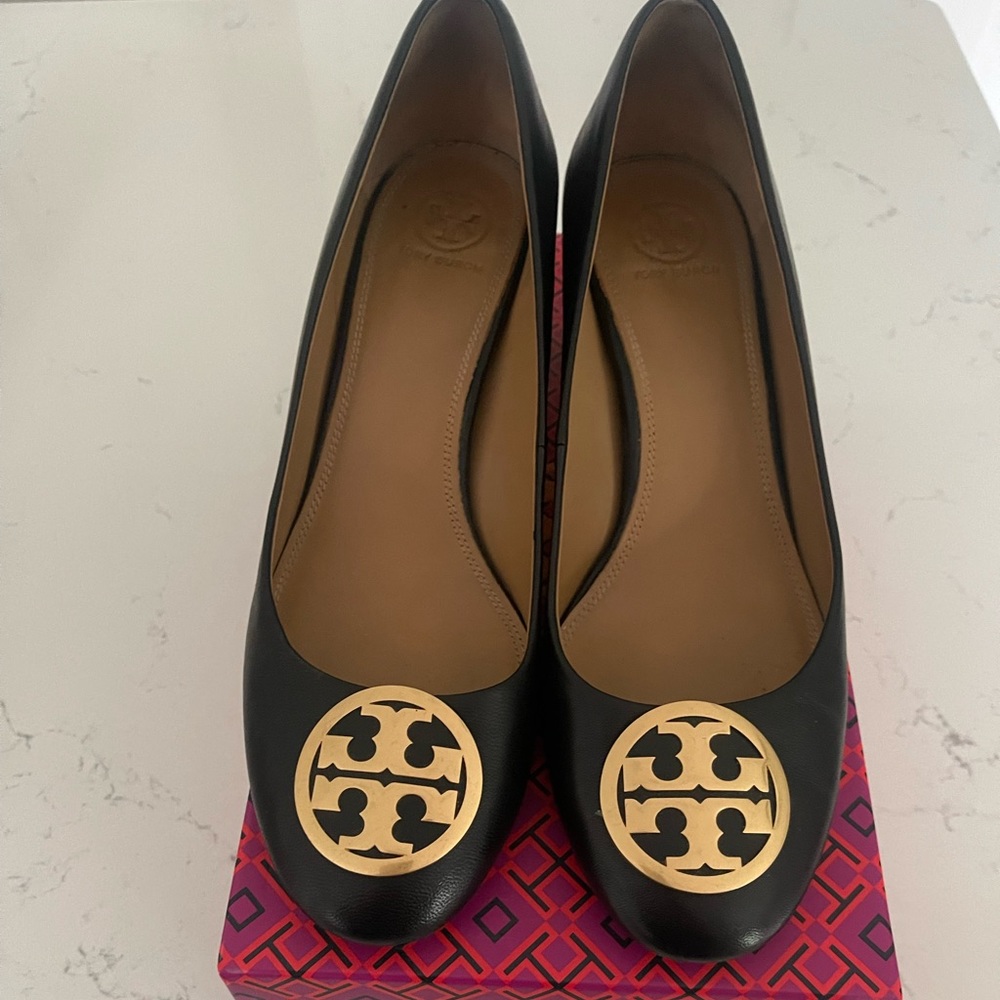 Tory Burch black pumps 
Benton 50MM pump/Nappa leather